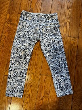 lululemon athletica Grey & Black Floral-Print Leggings